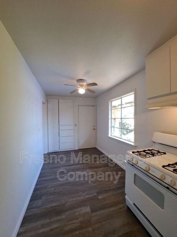 1291 N Fruit Ave - Photo 3 of 14