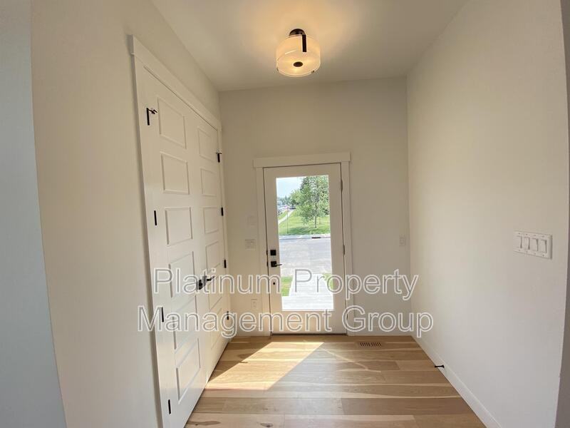 1704 37 Ave Sw #1 - Photo 2 of 39