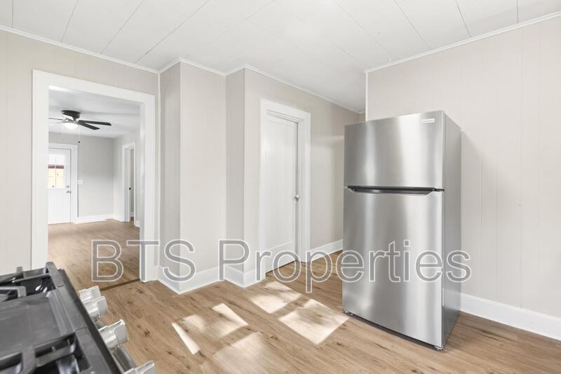 341 Park Ave - Photo 3 of 19