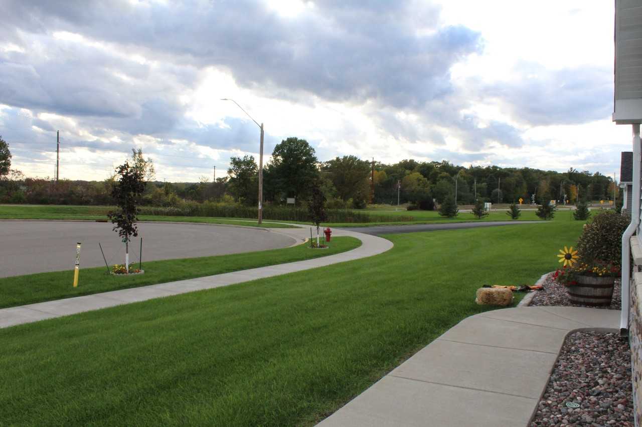 1929 Cypress Ct Ne - Photo 3 of 4