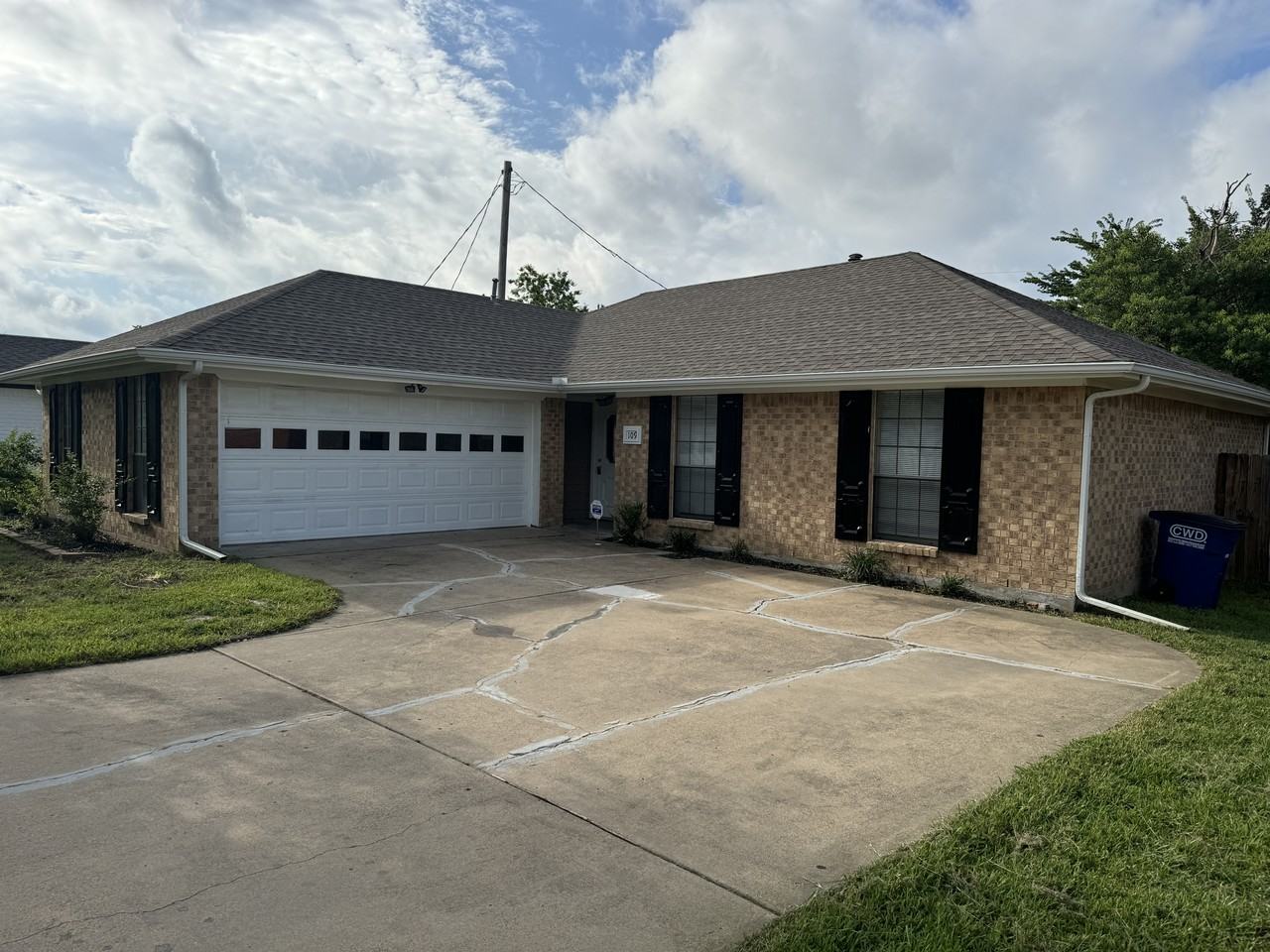 109 E Willow Ln - Photo 2 of 10