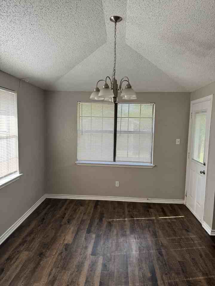 109 E Willow Ln - Photo 5 of 10