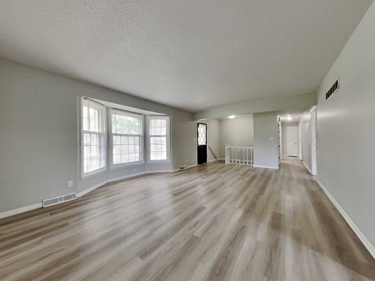 8704 Tennessee Ave - Photo 2 of 19