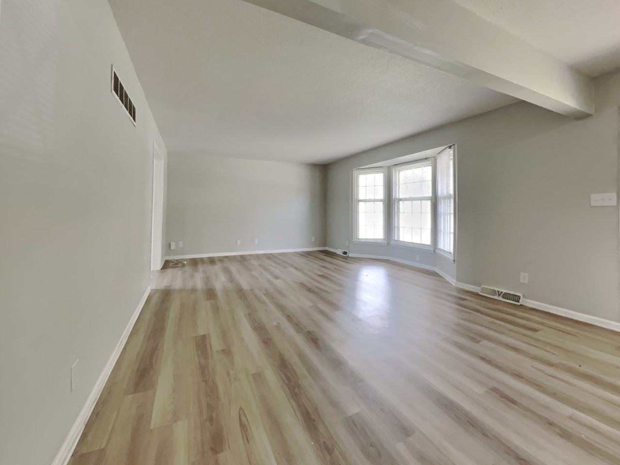 8704 Tennessee Ave - Photo 3 of 19