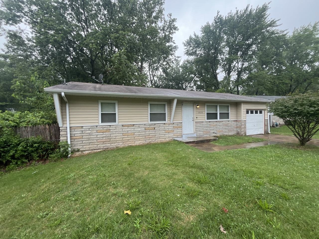 10129 Cavalier Ct - Photo 2 of 14
