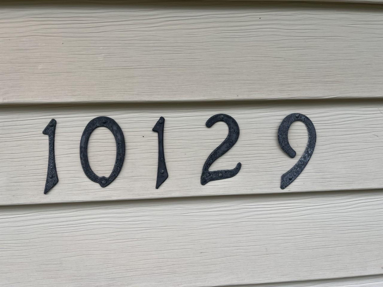 10129 Cavalier Ct - Photo 3 of 14