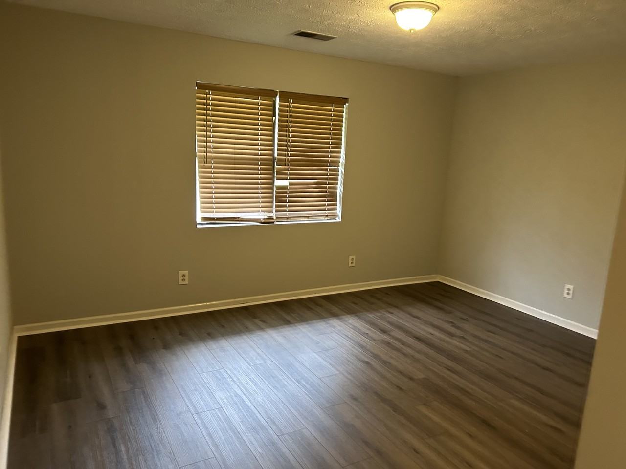 106 Hillpine Trl - Photo 3 of 5