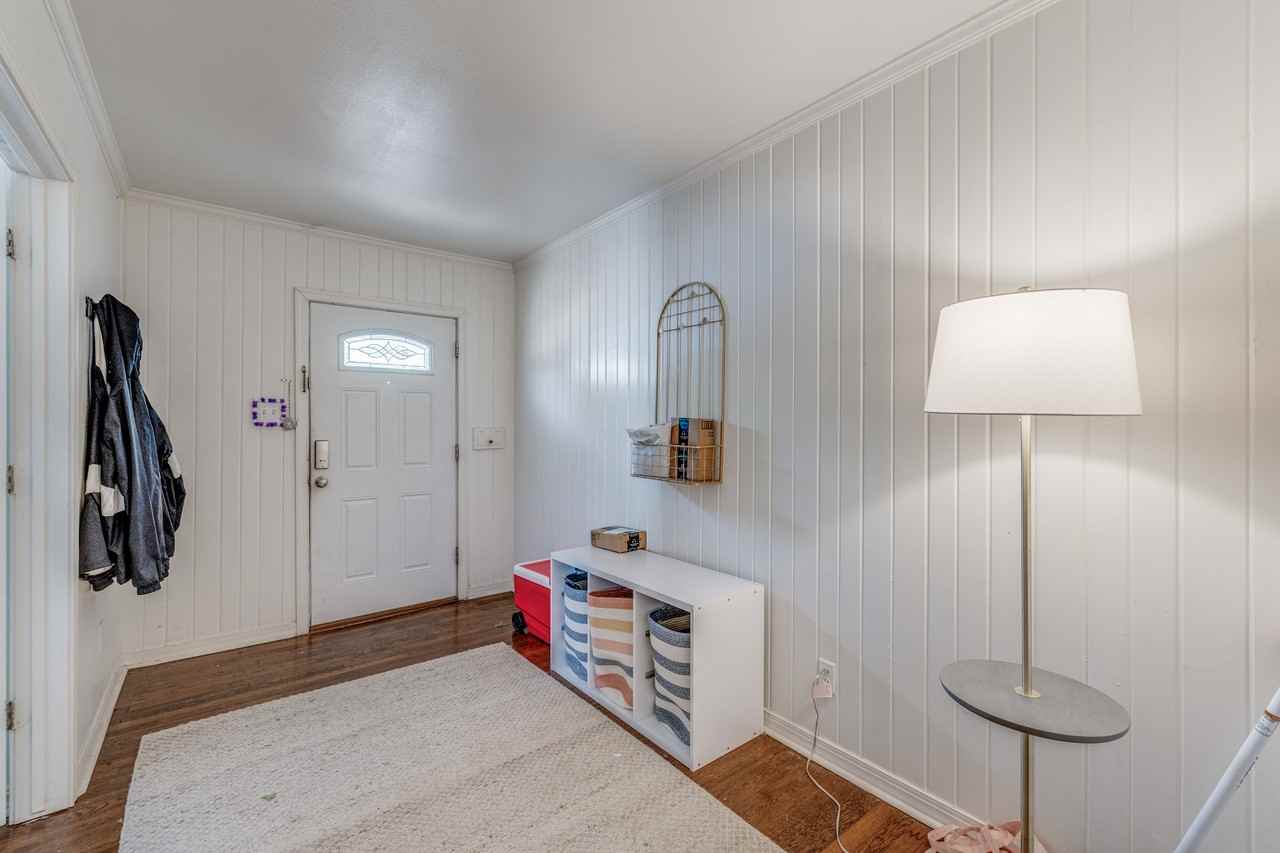 3604 Stadium Dr - Photo 3 of 25