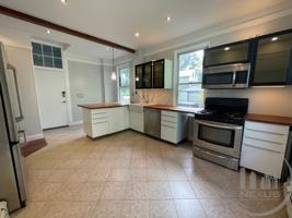 featured image of 18 Oak St