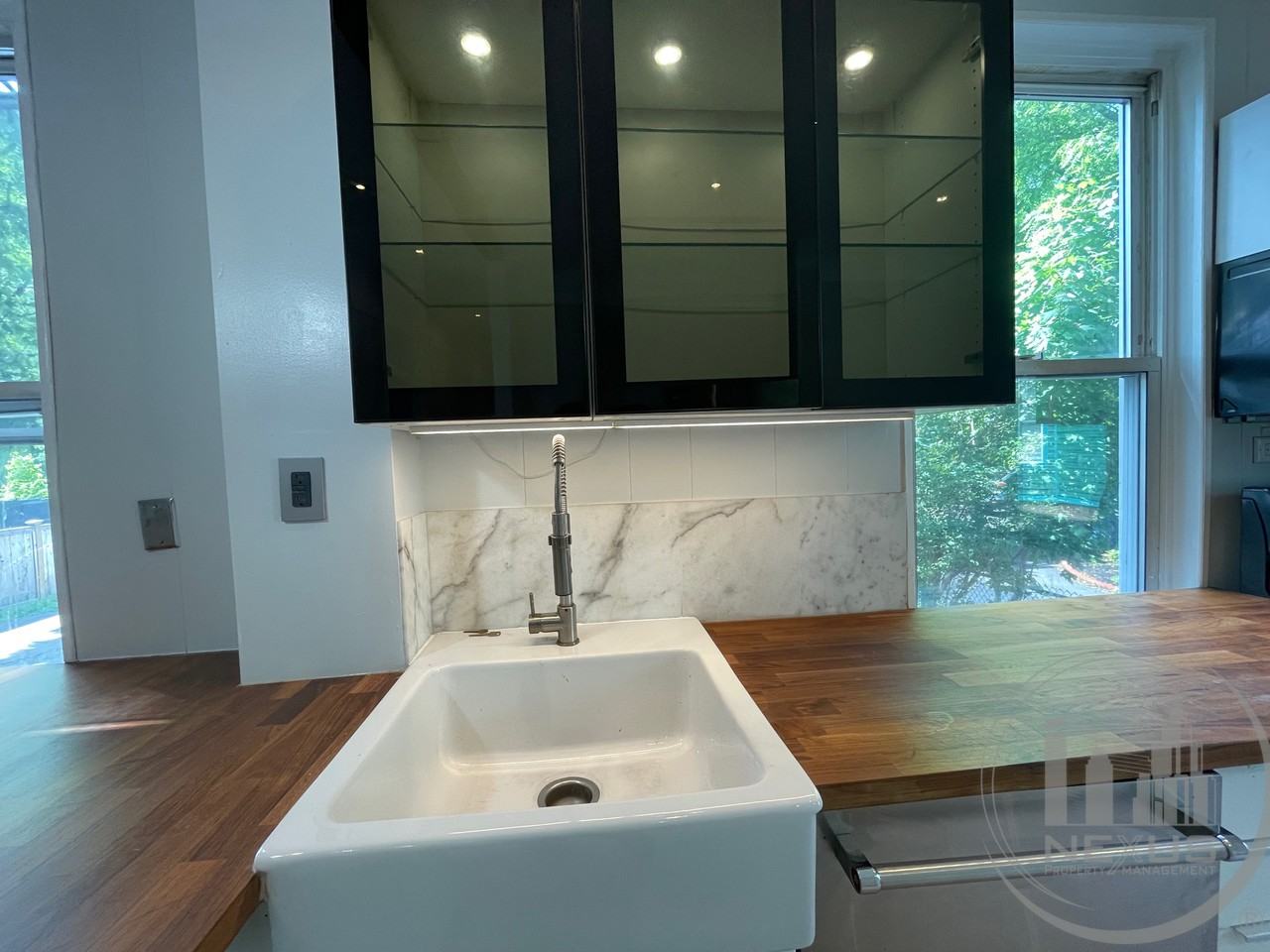 18 Oak St - Photo 3 of 22