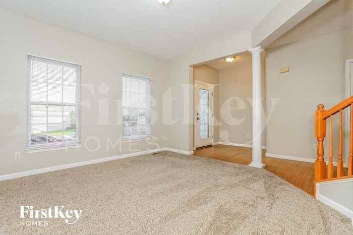 47 Village Ct - Photo 3 of 15