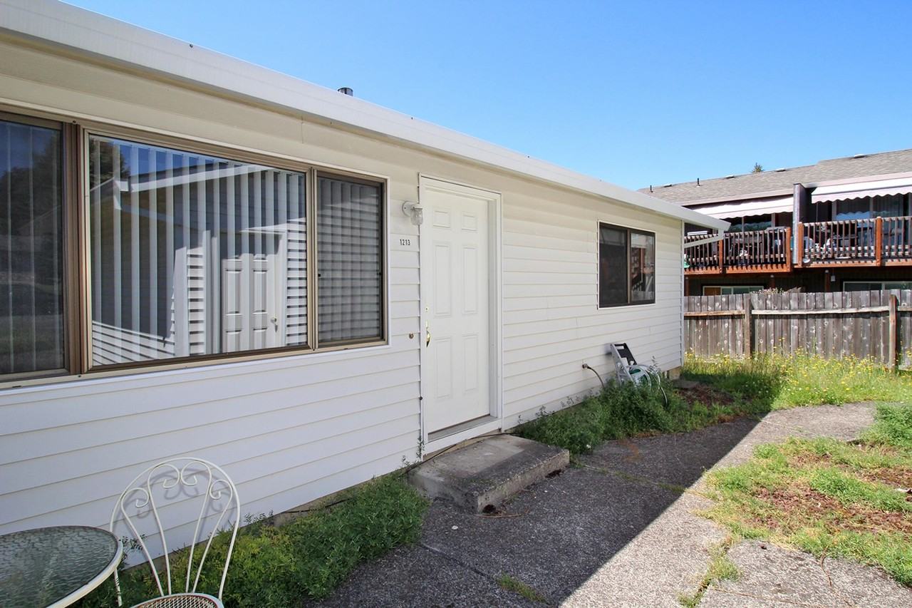1213 Se Olvera Pl - Photo 2 of 21