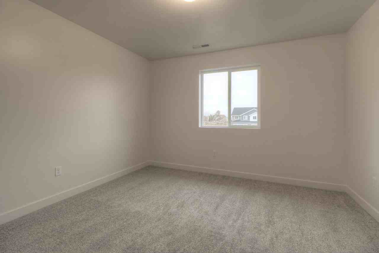 1188 S 1700 W - Photo 6 of 18