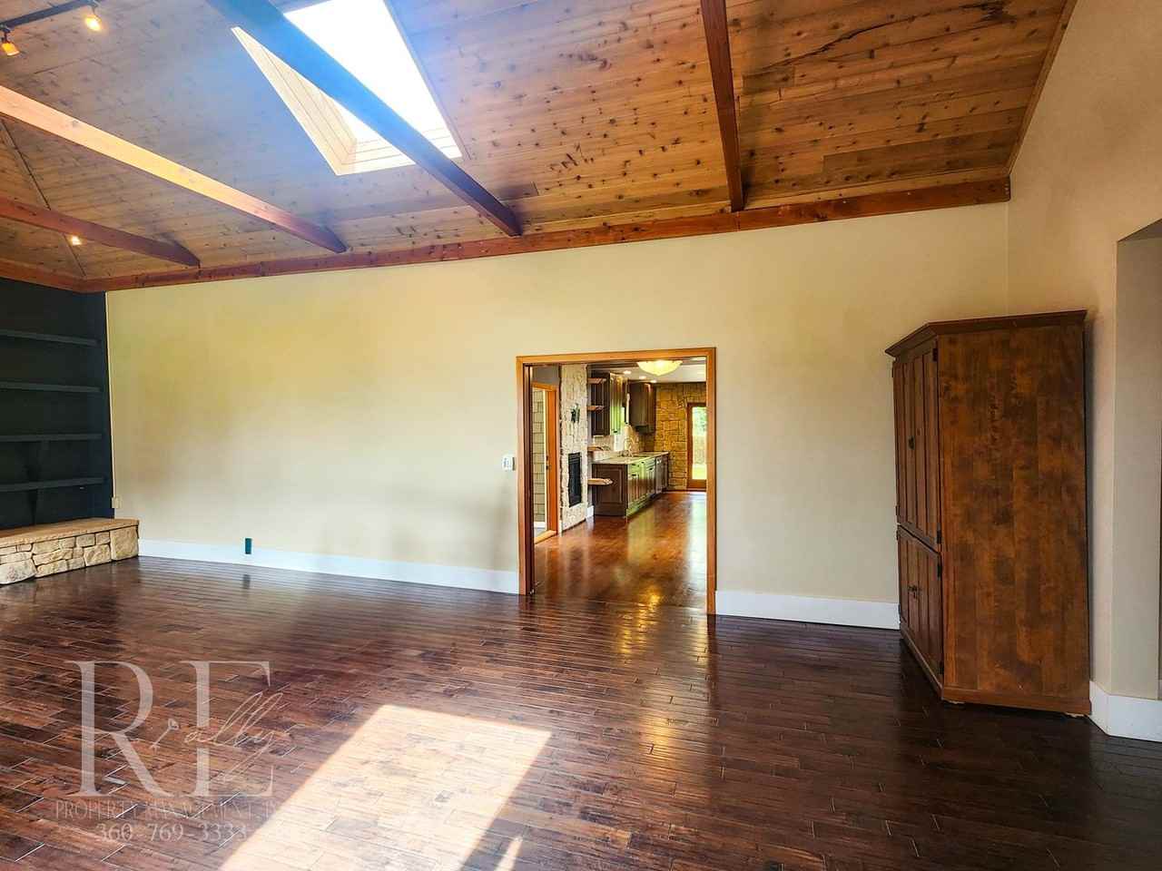 309 V Street - Photo 6 of 44