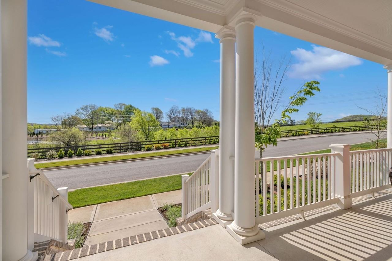 1025 Southbrooke Blvd - Photo 4 of 43