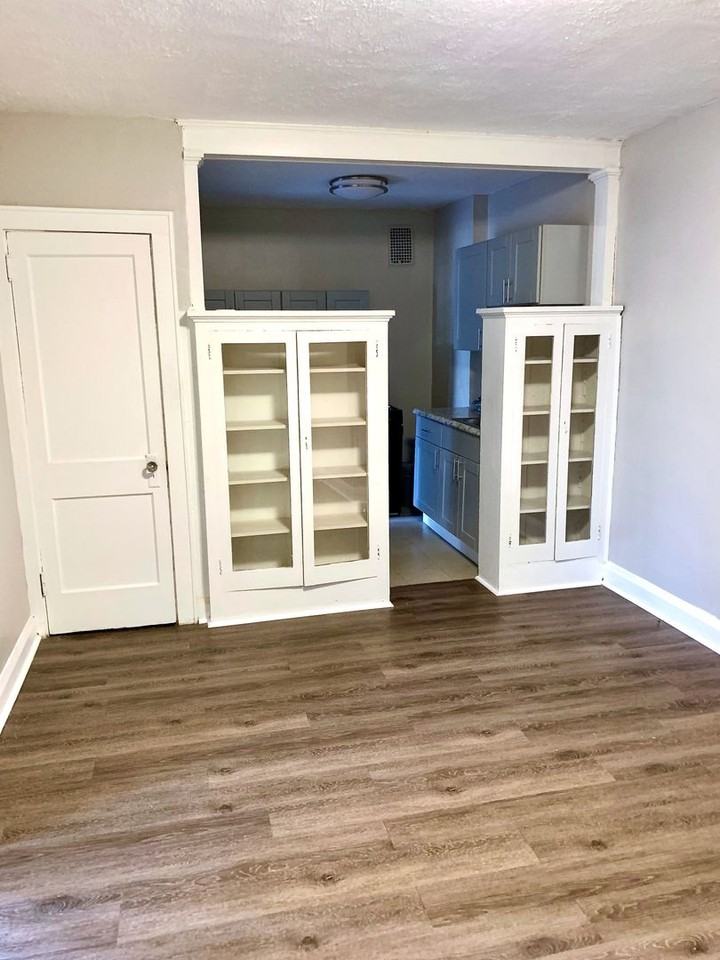 *** Charming Dormont Apartments * Pet Friendly * Walk to T Station * Renovated * Spacious * Move In Immediately *** - Photo 6 of 18