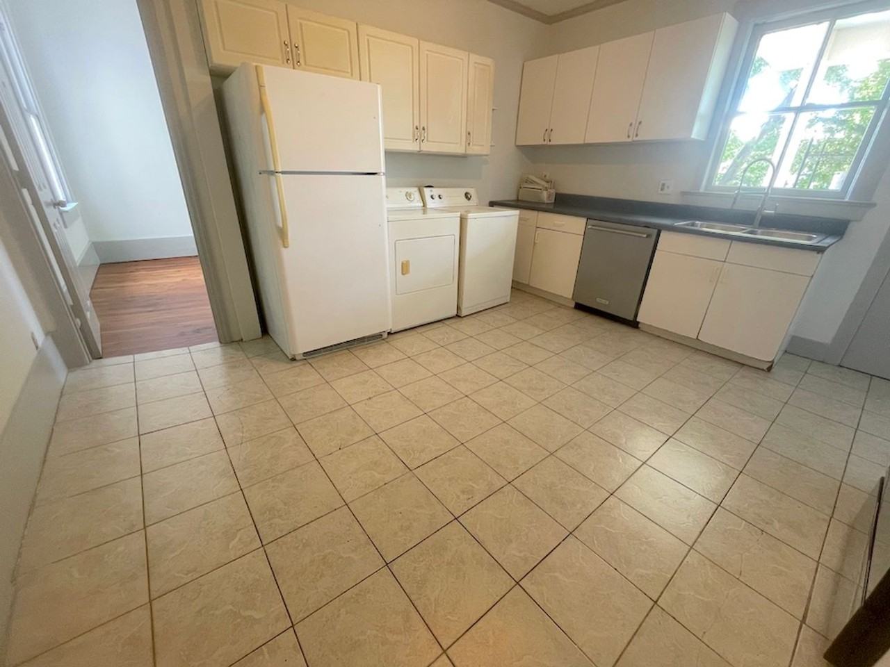 406 E Duffy St - Photo 7 of 12