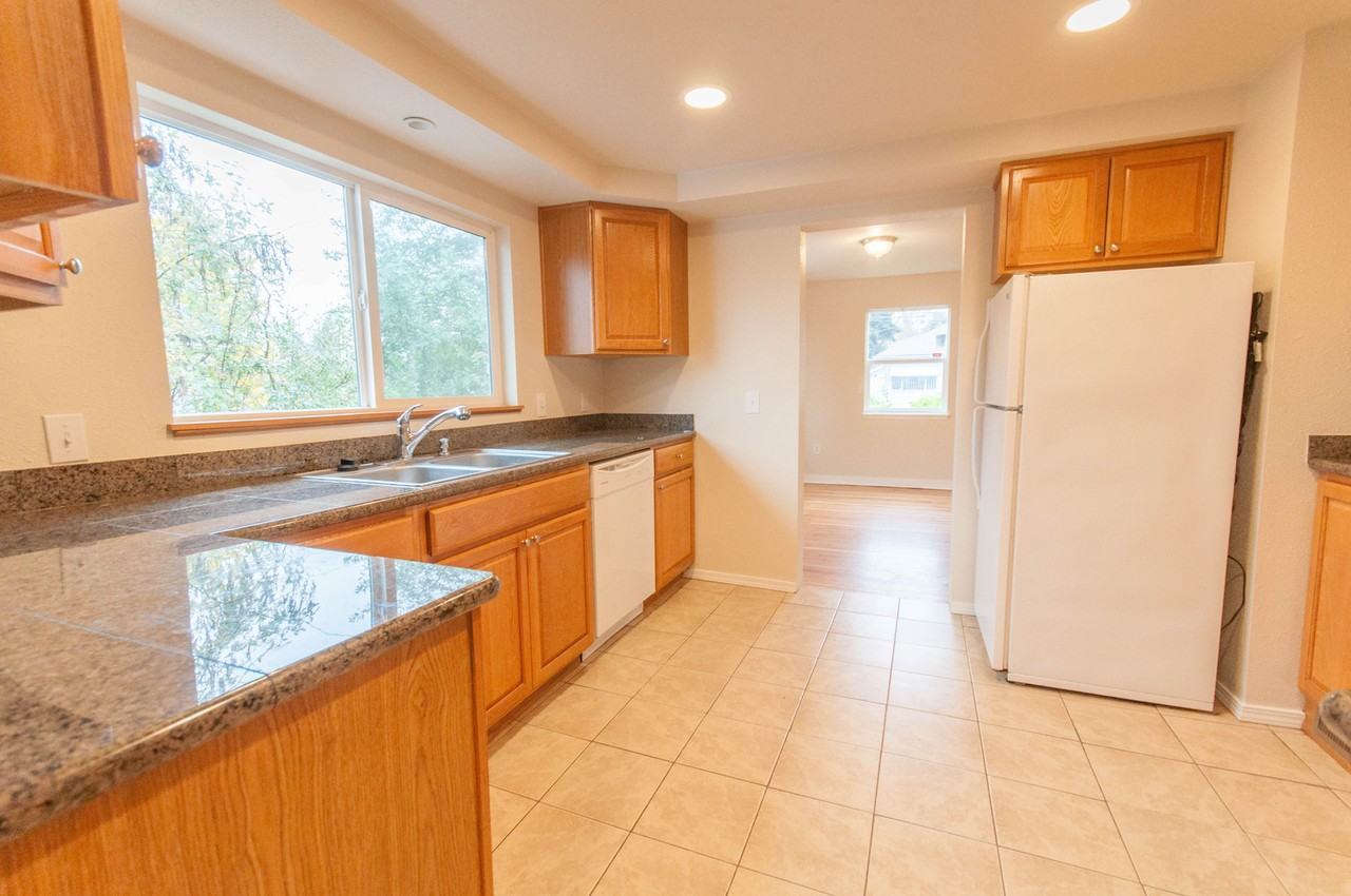 5121 S Garden St - Photo 3 of 10