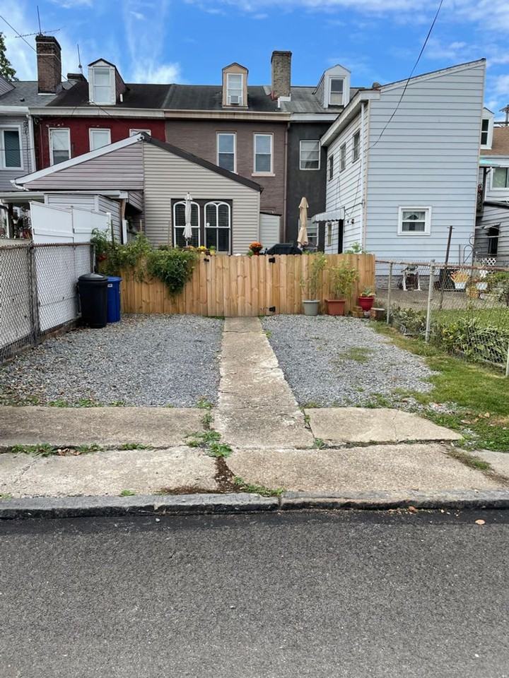 133 44th St - Photo 2 of 42