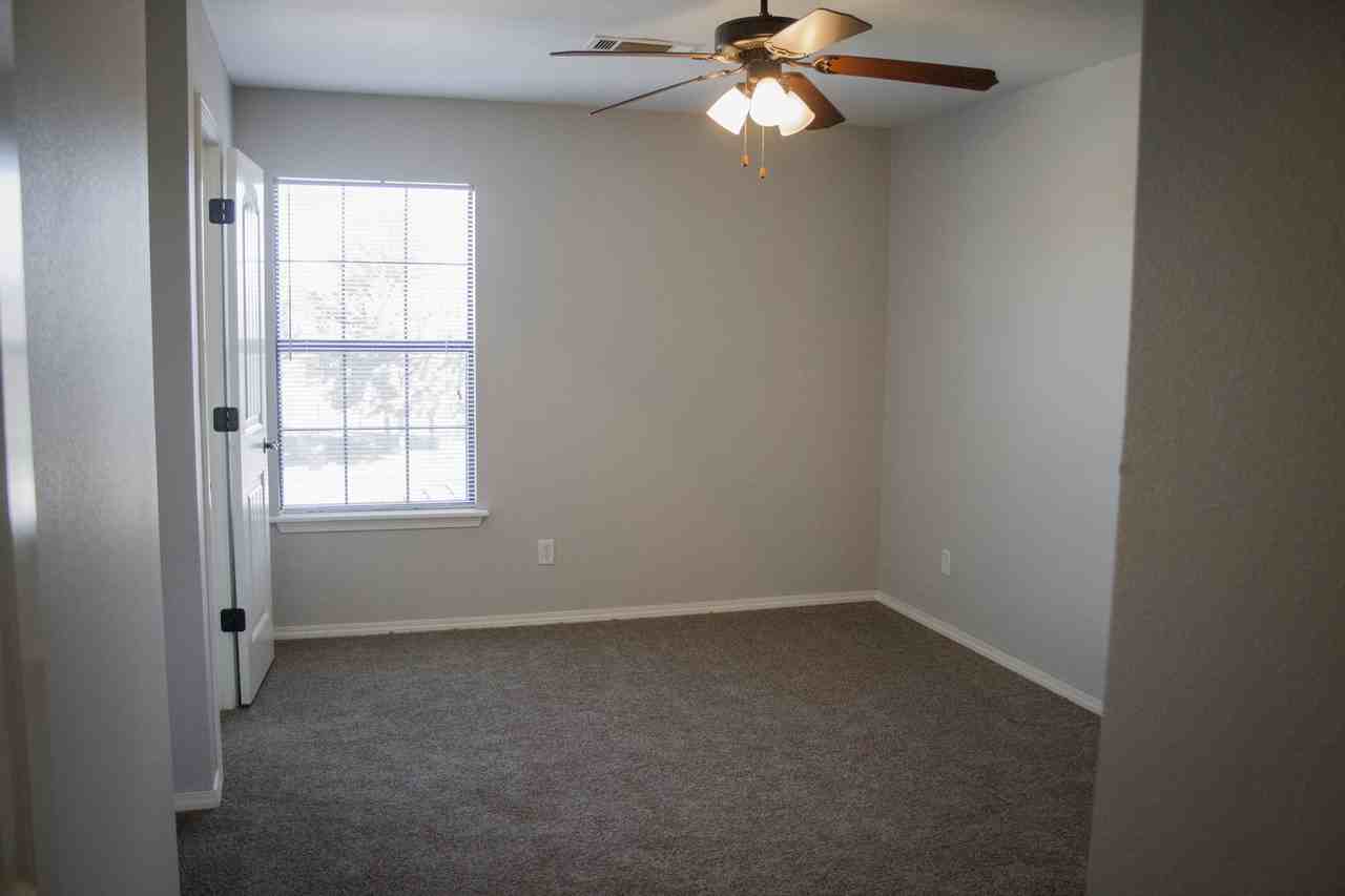 Rainsong 22-28 - Photo 6 of 10