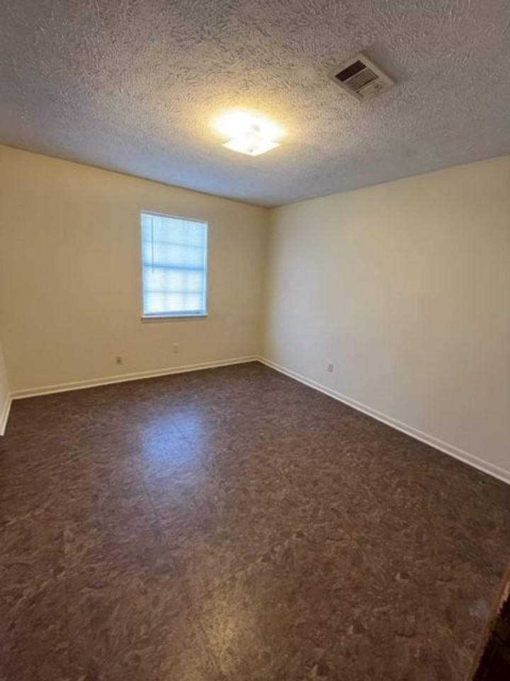 648 Mitchell Ave (Guntown Apts 4) - Photo 7 of 10