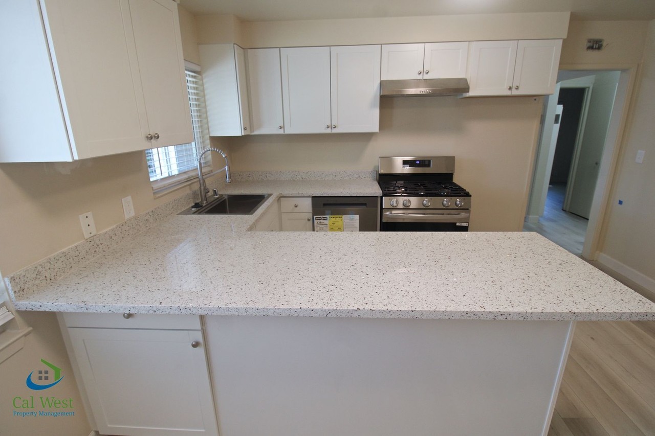01288 - P - 1685/1689 Cross Way - Photo 2 of 24