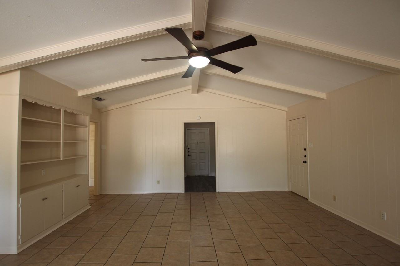 316 Clemson Dr - Photo 7 of 35