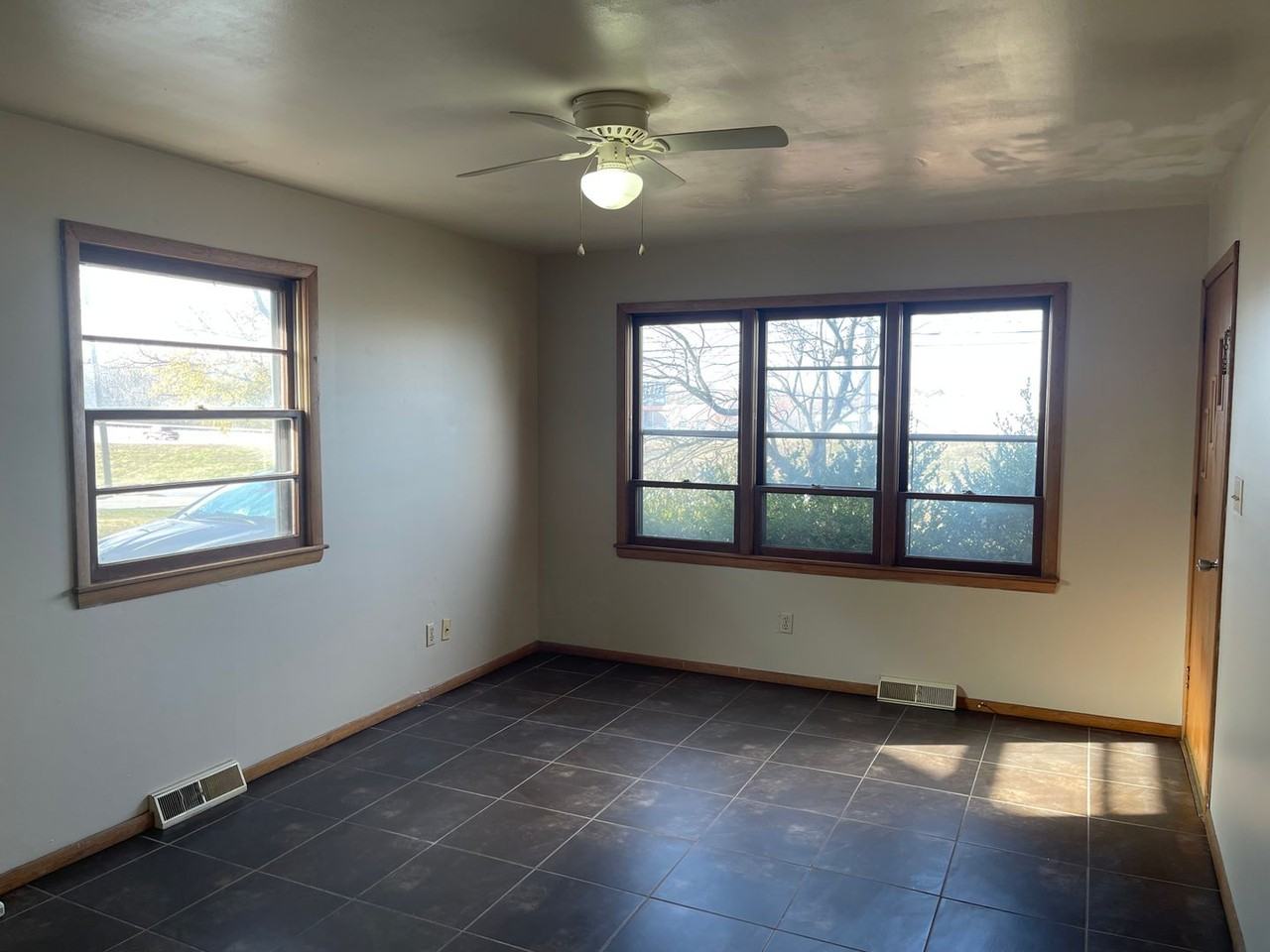 708 S Eastgate Ave - Photo 2 of 12