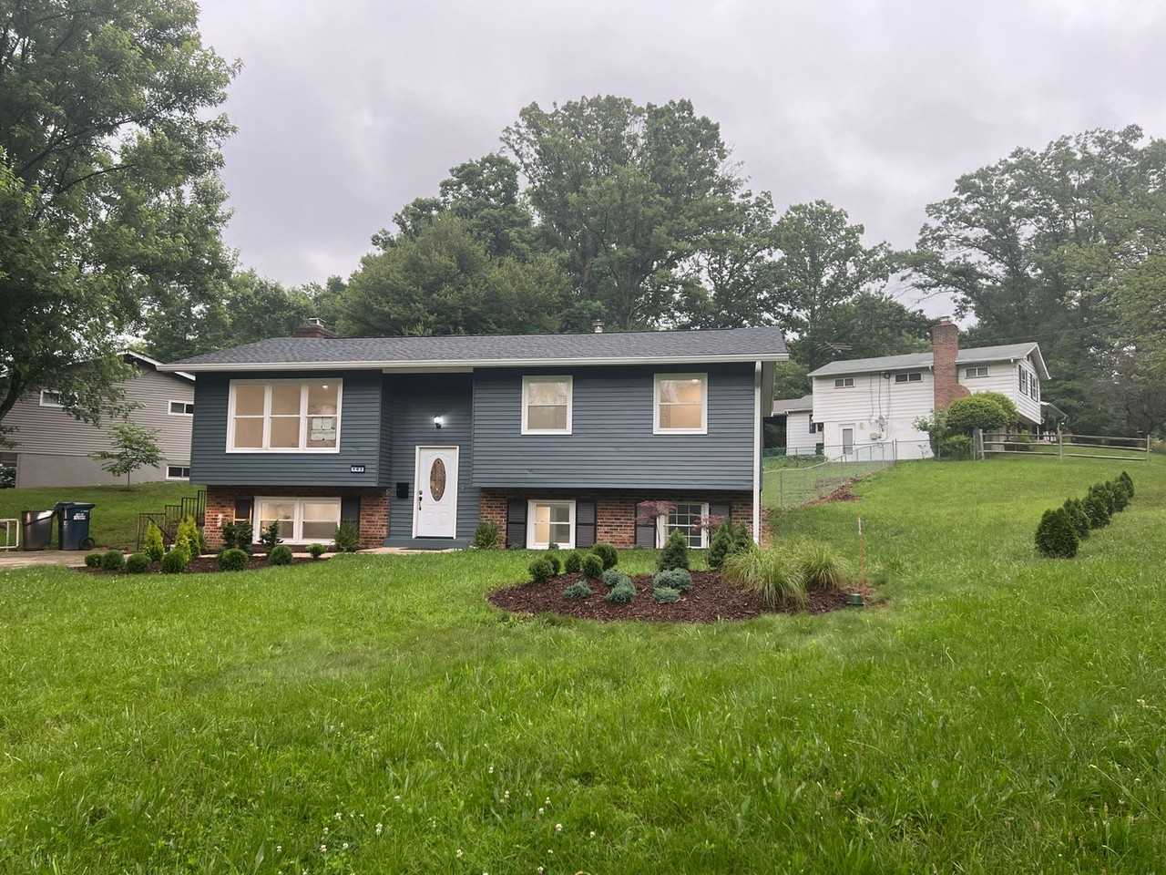 102 Hedgewood Dr - Photo 2 of 23