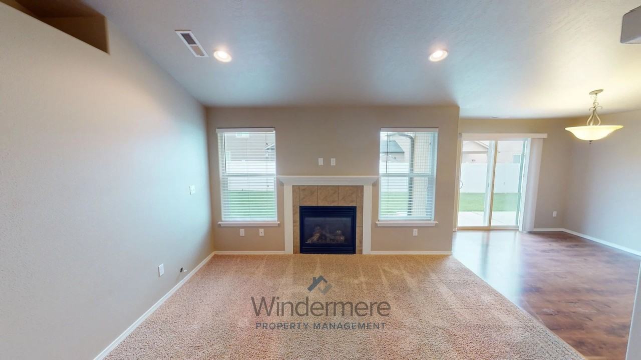 247 Chapra St - Photo 5 of 27