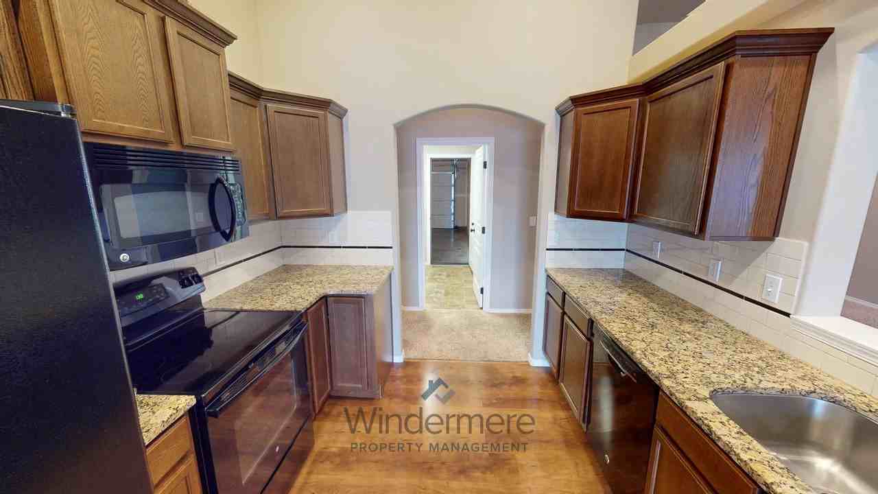 247 Chapra St - Photo 7 of 27