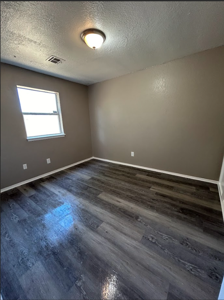 609 Nw 113th St - Photo 5 of 12