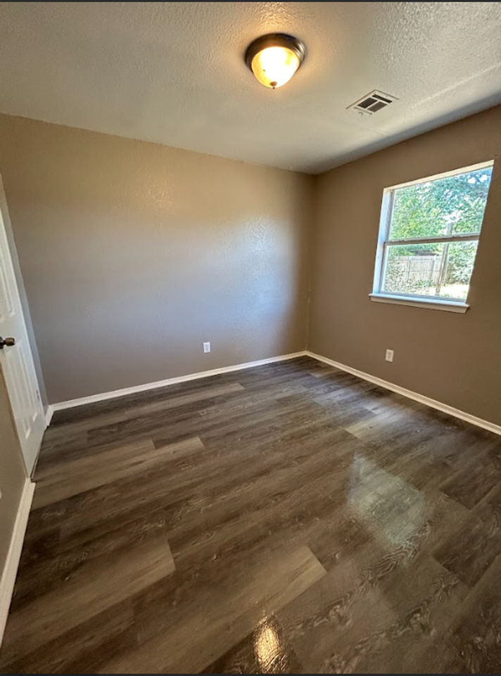 609 Nw 113th St - Photo 6 of 12