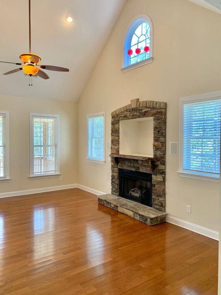 710 Helm Drive - Photo 5 of 35