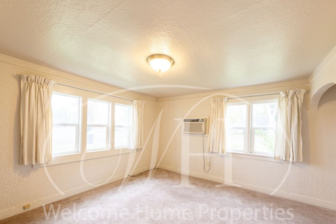 322 Sw 1st St - Photo 5 of 23