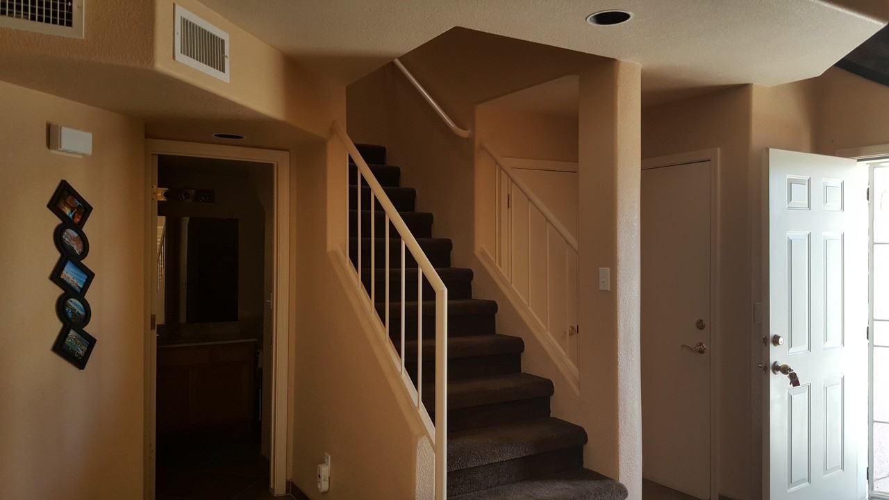 420 Acoma Blvd S #21 - Photo 6 of 27