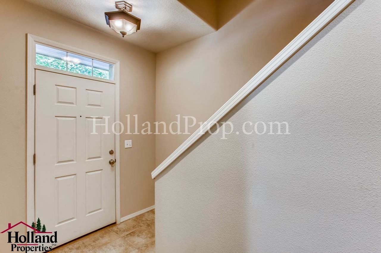 6014 Ne Maidstone St - Photo 4 of 29