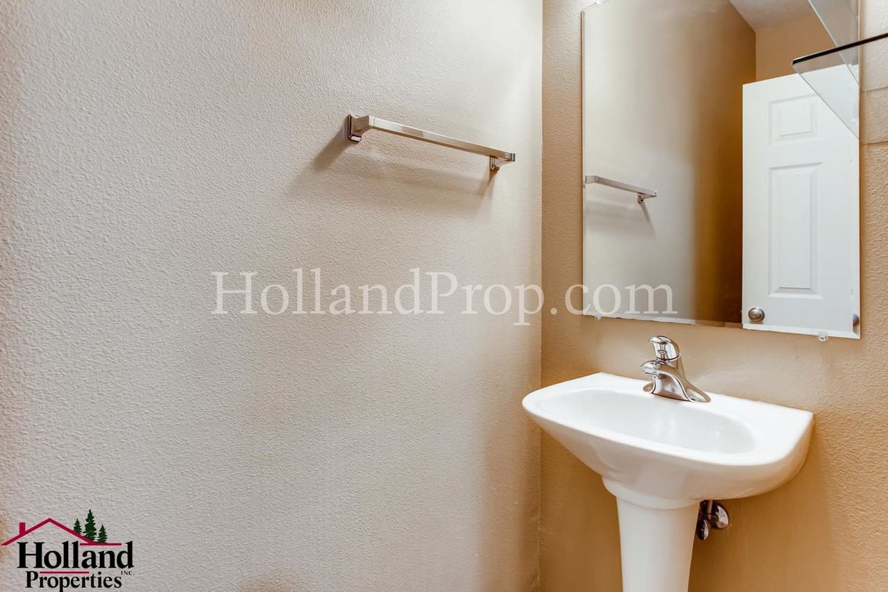 6014 Ne Maidstone St - Photo 7 of 29