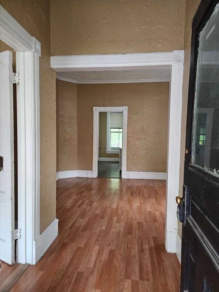 1812 Ne Monroe St - Photo 3 of 15