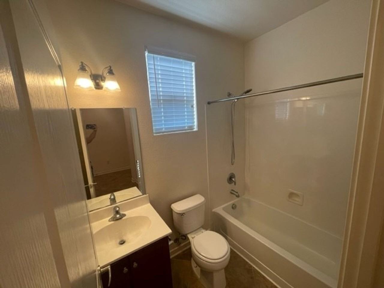 1421 Topanga Ln - Photo 5 of 25