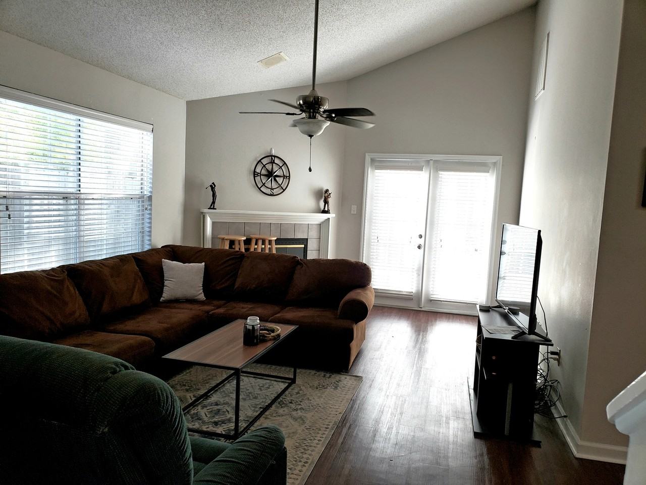 4012 Bothwell Ter - Photo 3 of 29