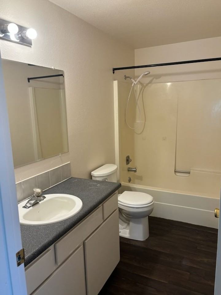1805 N Catherine St - Photo 7 of 14