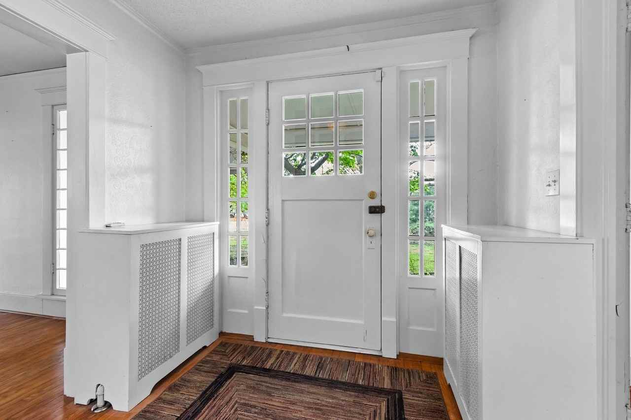 255 W Lawson St - Photo 2 of 29