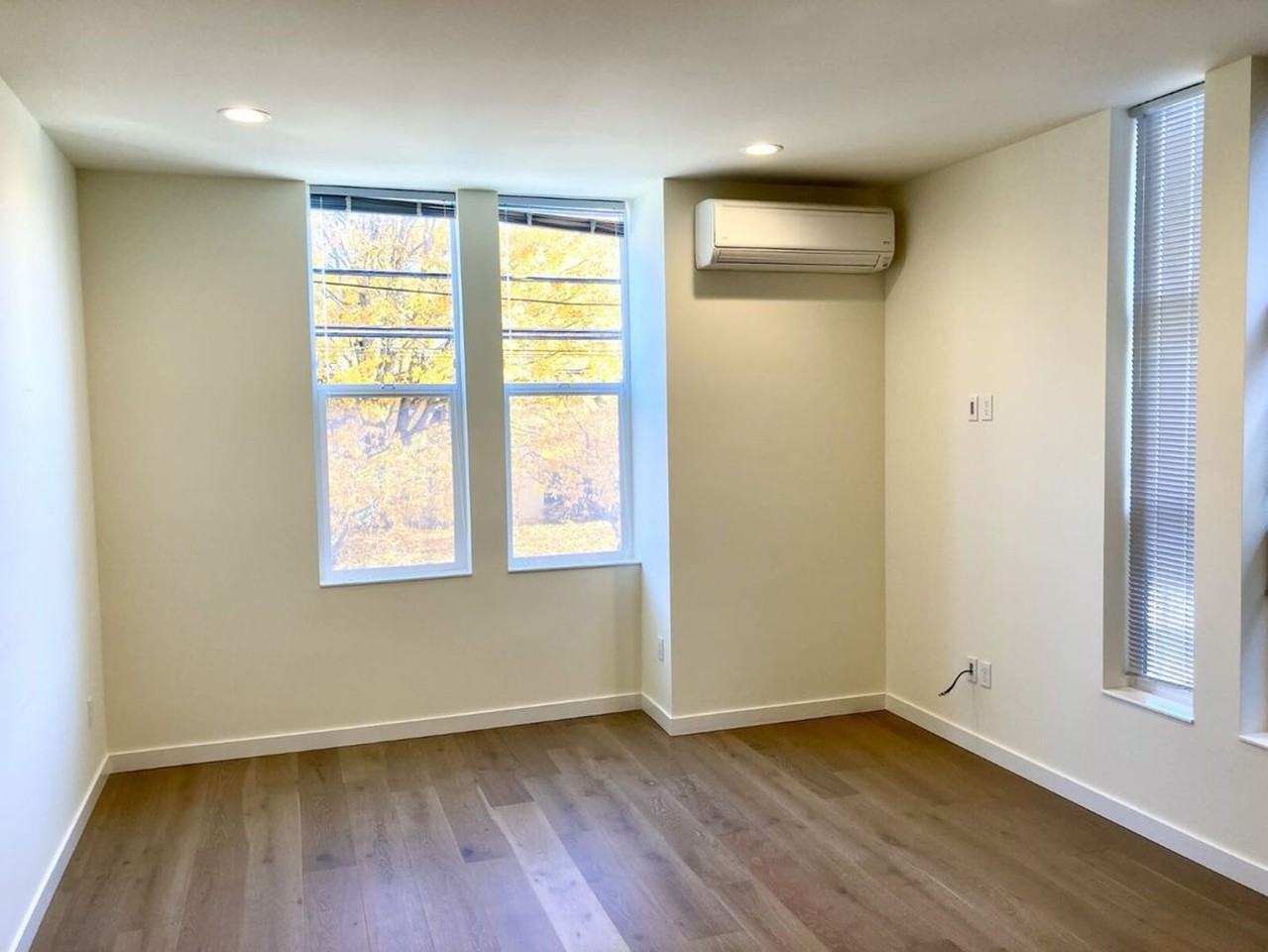 5011A 40th Ave Ne - Photo 3 of 15