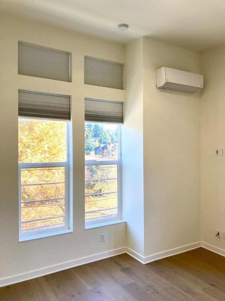 5011A 40th Ave Ne - Photo 4 of 15