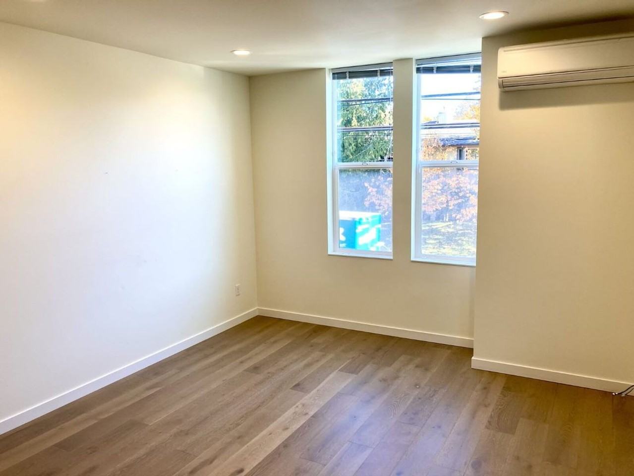 5011A 40th Ave Ne - Photo 5 of 15