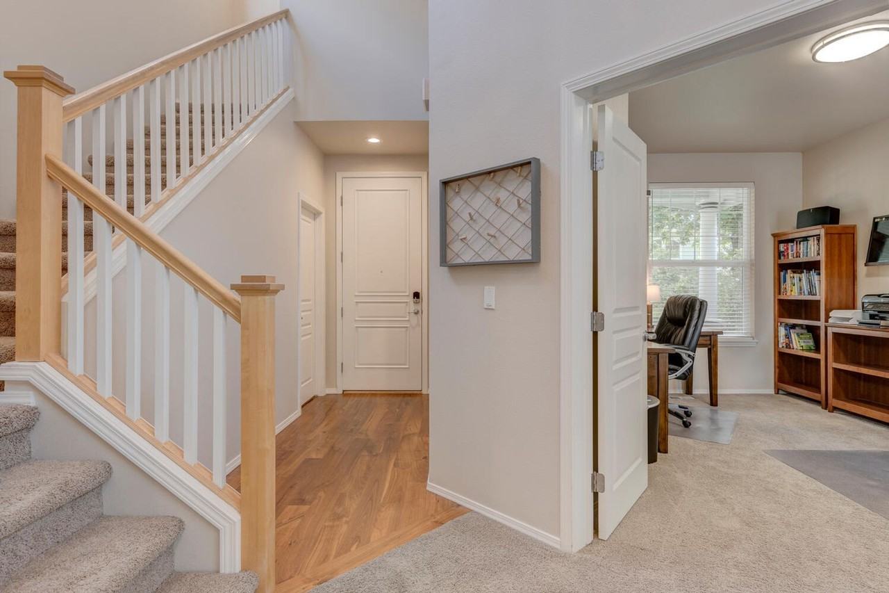 3961 S Mill Site Ave - Photo 3 of 34