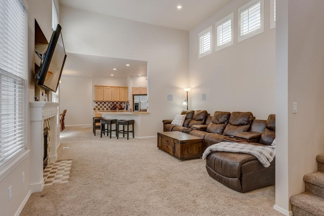 3961 S Mill Site Ave - Photo 5 of 34