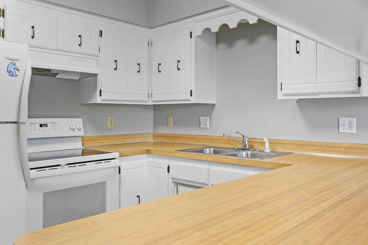 3192 Cleveland Ave N - Photo 3 of 29