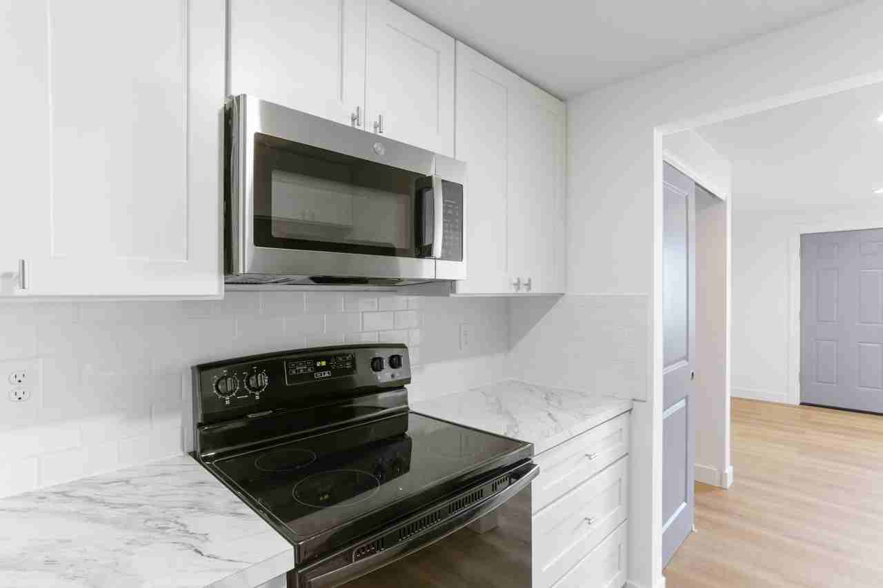 1421 W Marina Dr - Photo 4 of 9